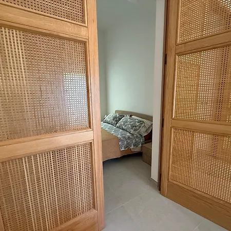 Handy Lemon Apartment